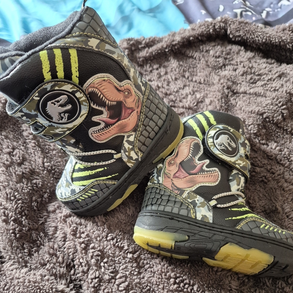 Jurassic World Light Up Kids Winter Boots